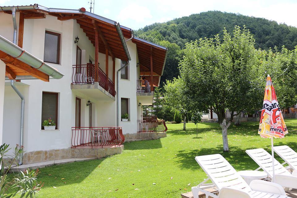 By The River Hotel Complex Balkanets  Esterno foto
