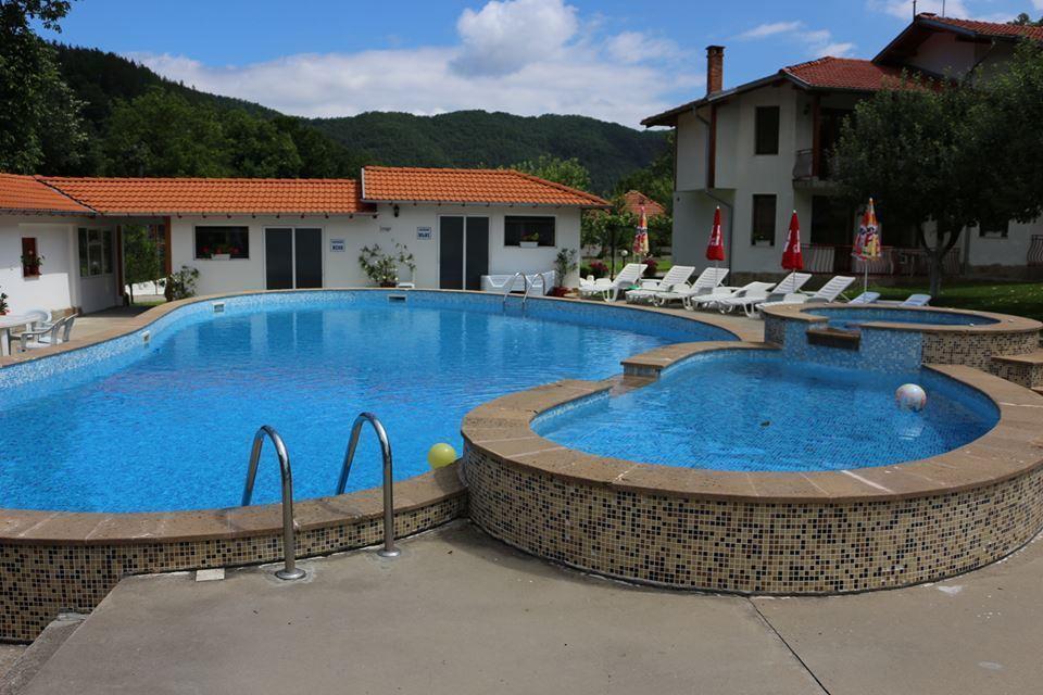 By The River Hotel Complex Balkanets  Esterno foto