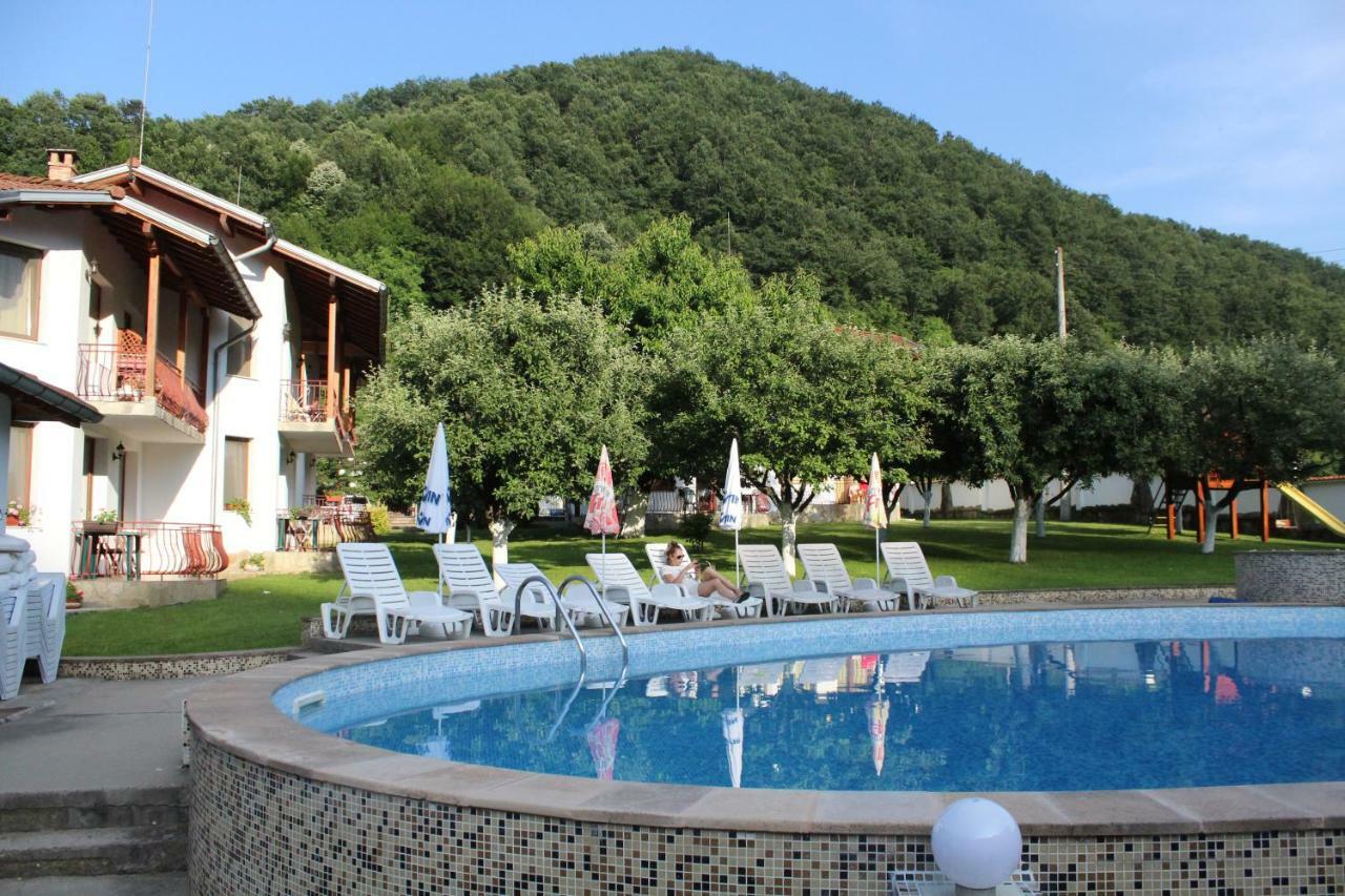 By The River Hotel Complex Balkanets  Esterno foto