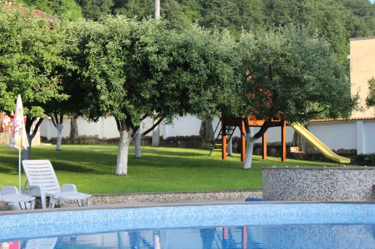 By The River Hotel Complex Balkanets  Esterno foto