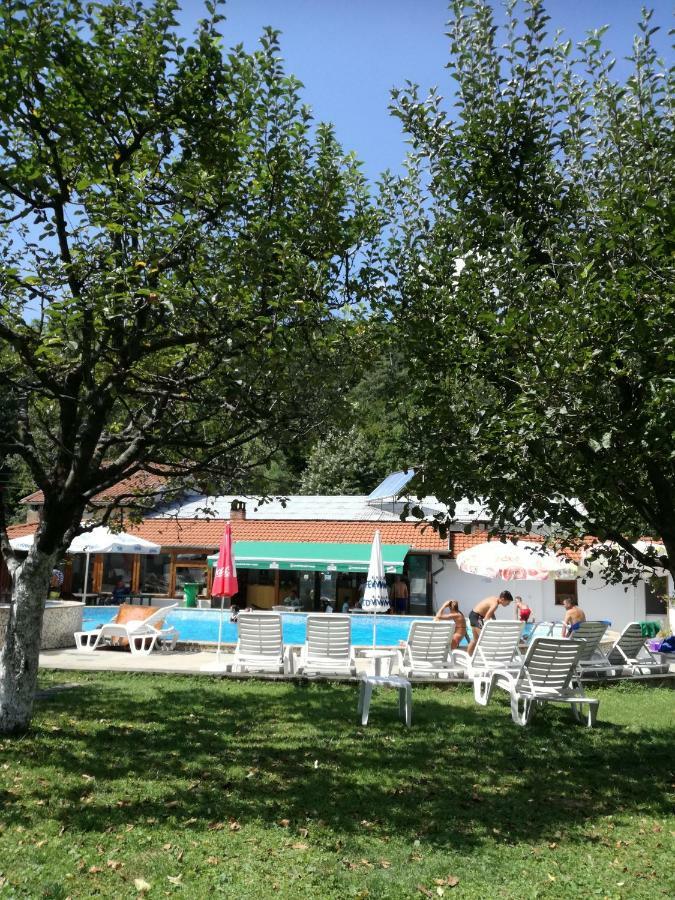 By The River Hotel Complex Balkanets  Esterno foto