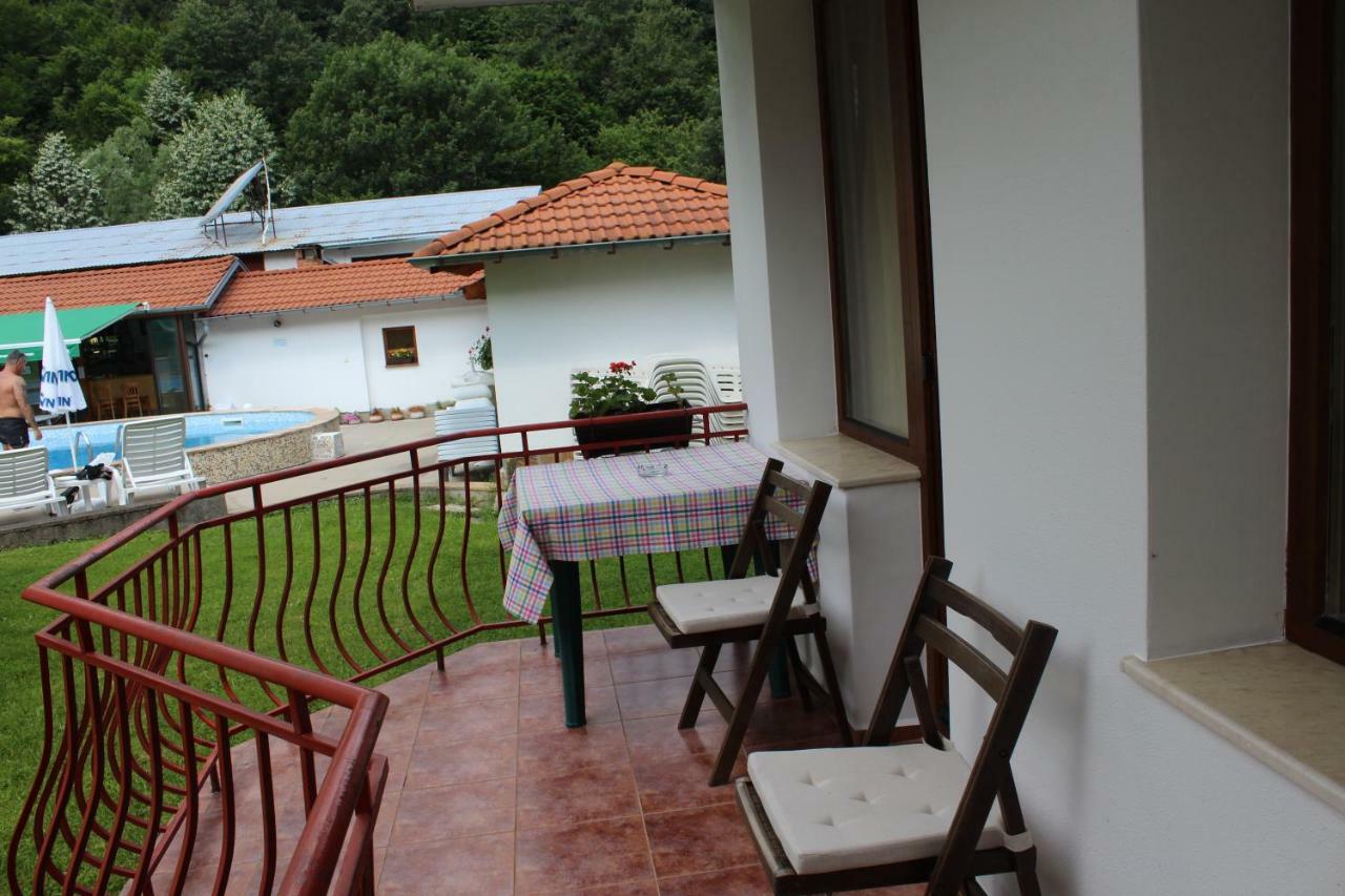By The River Hotel Complex Balkanets  Esterno foto