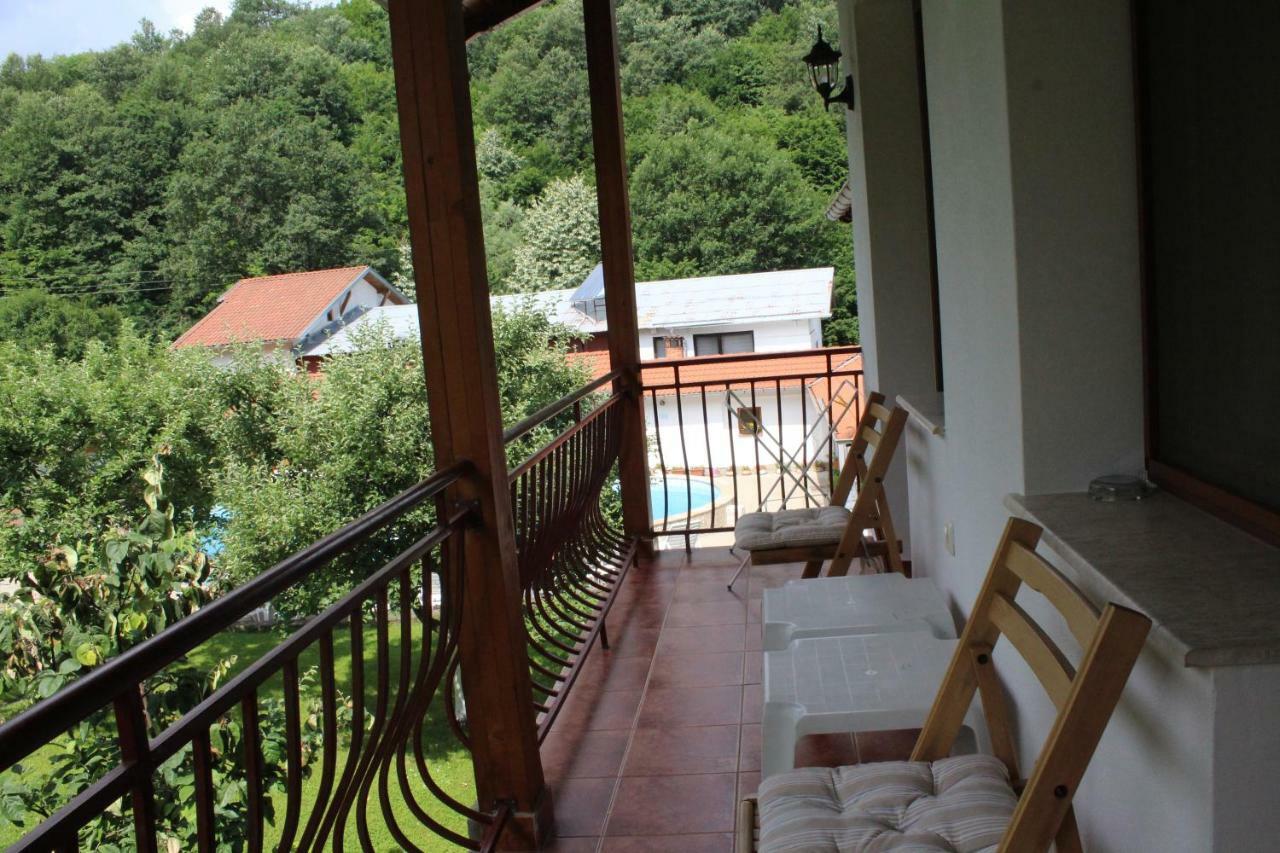 By The River Hotel Complex Balkanets  Esterno foto