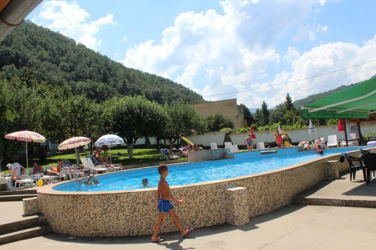 By The River Hotel Complex Balkanets  Esterno foto