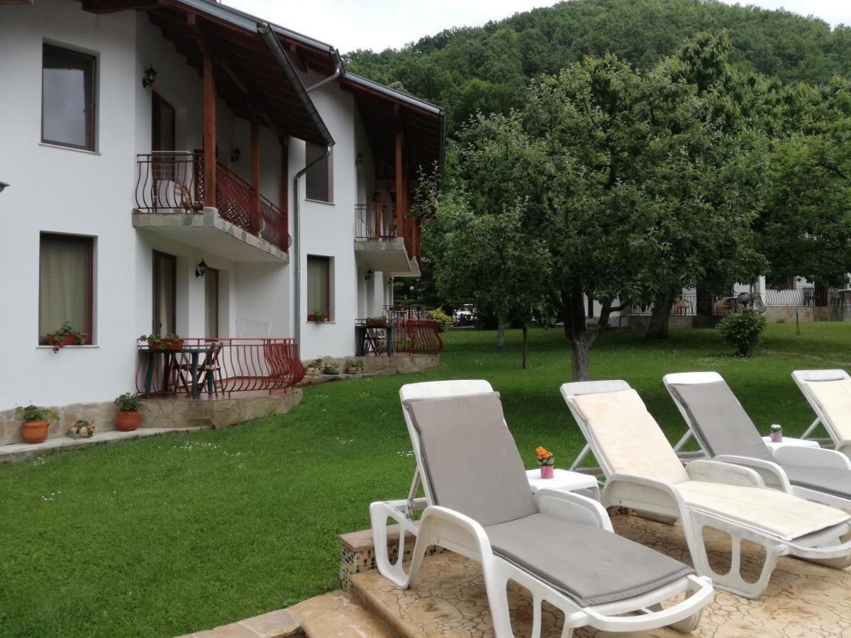 By The River Hotel Complex Balkanets  Esterno foto