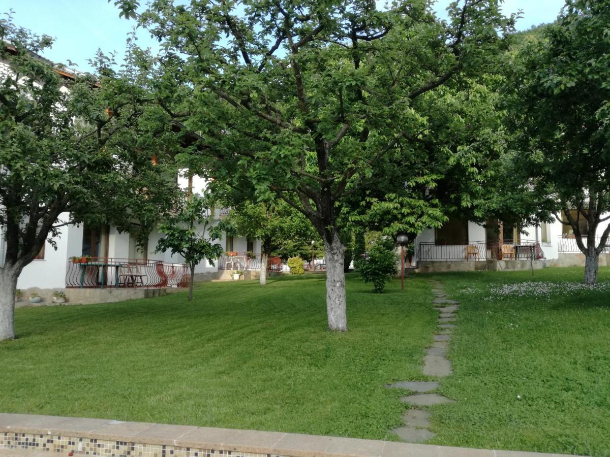 By The River Hotel Complex Balkanets  Esterno foto